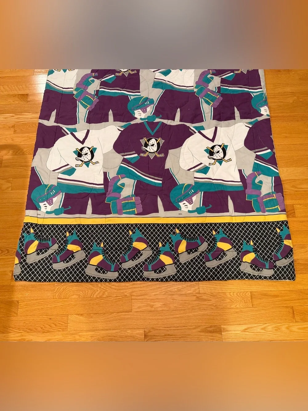 vintage 1990s Anaheim Mighty Ducks NHL Twin comforter